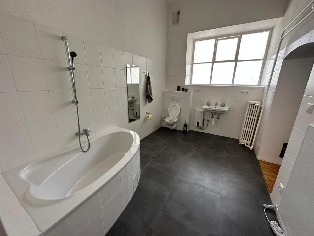Central Plaza Great Apartment 4 Bedroom 3 Bathroom Bruckneudorf Zewnętrze zdjęcie